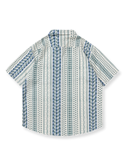 伝統的な染色技術による色鮮やかなデザインが特徴。