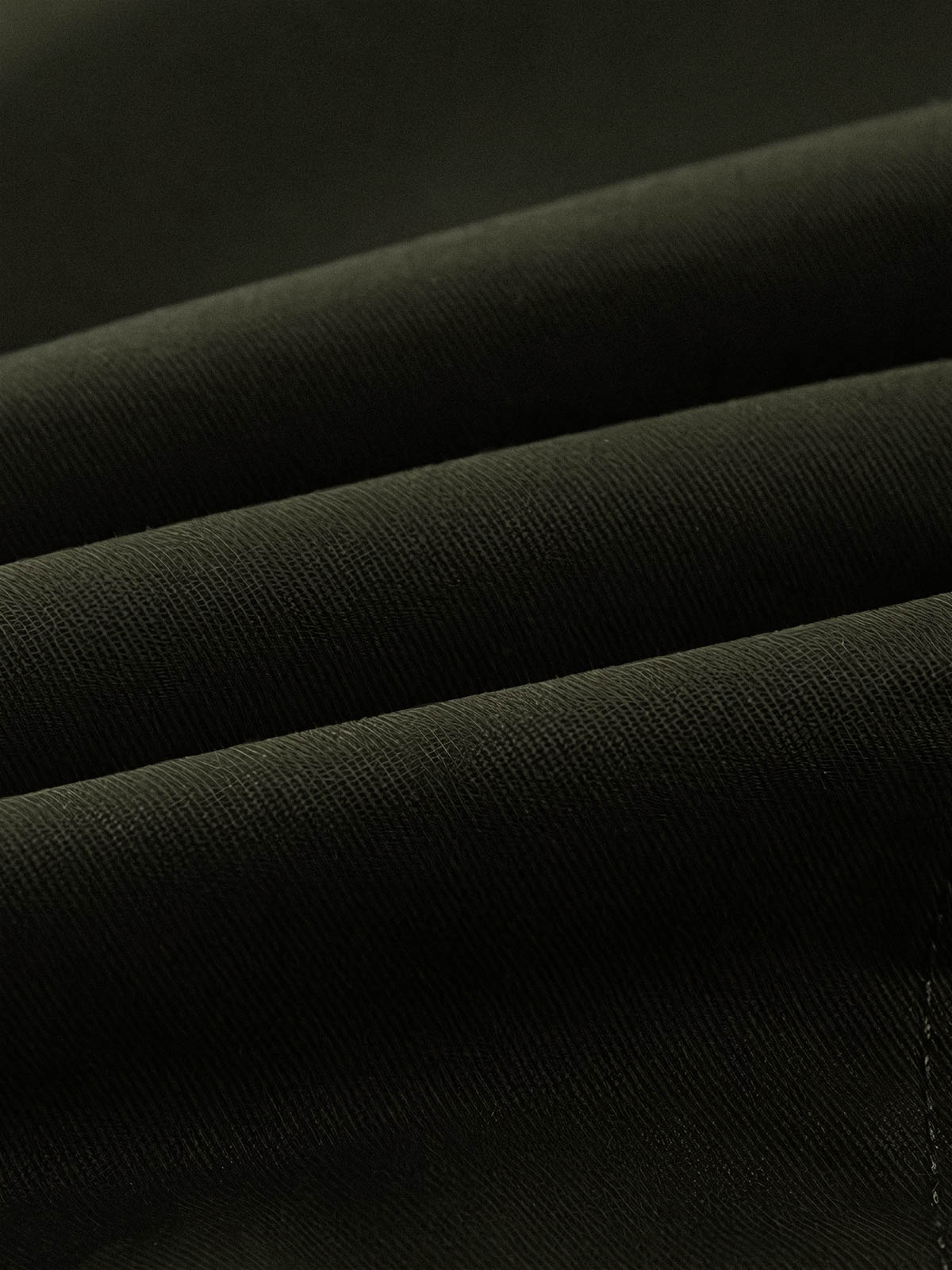 製品画像
「M-65戦闘服デザインをリバイバルしたウール裏地厚手フード付きジャケットの全体画像。フード付きと多ポケット仕様が特徴の冬用アウター。」

詳細画像
「大容量ポケットと防風キャンバス生地の外層、保温性に優れたウール裏地のディテールをクローズアップした画像。」