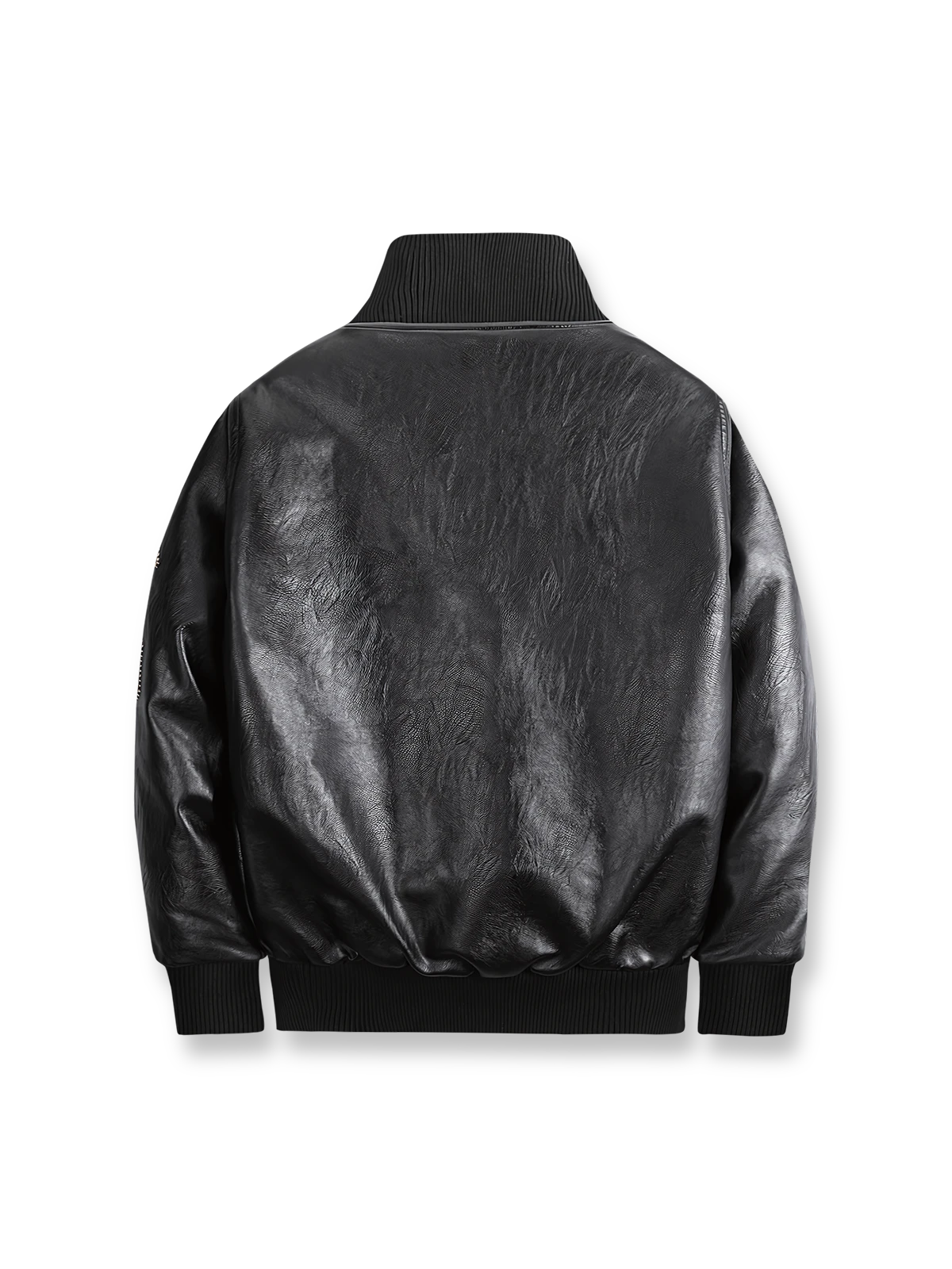 製品画像
「リバイバルデザインのミリタリー レザージャケット正面ショット。WWII時代のタンクジャケットを再現したショート丈仕様で動きやすさとクラシックなミリタリースタイルを融合。」

詳細画像
「高品質PUレザーの細やかな質感をクローズアップ。袖の軍章と部隊マーク、リブ仕様の袖口でミリタリーの魅力を表現。」