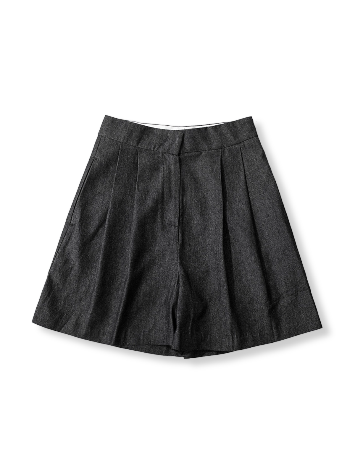 フレンチレトロとボーイッシュデザインのハイウエストデニムショートパンツ全体像