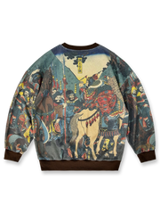 製品画像: 三国志関羽テーマのニットセーター全体展示図。歴史的な戦のシーンと関羽の馬上の姿をモチーフにした高精度なニット技術を駆使したデザインが特徴。色合い豊かなヴィンテージファッションを強調
詳細画像: 関羽や三国志の英雄たちが織り成す戦場シーンを緻密に描いたディテール。立体感ある模様とリブ編みが全体のシルエットを整え、歴史的背景への深い敬意を表現