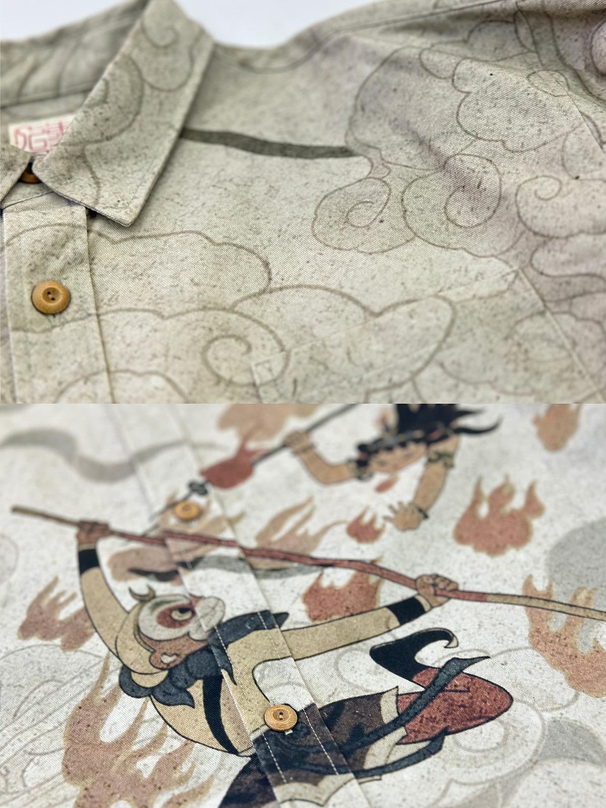 製品画像
『西遊記』テーマのプリントシャツの正面全体図。孫悟空と敵キャラクターの戦闘シーンが力強く描かれ、東洋の文化的魅力を感じさせるデザイン。

詳細画像
高精細プリントで再現された孫悟空の戦闘シーンと三蔵法師一行の取経旅の場面を強調した後面プリントディテール特写。色鮮やかな仕上がりと細かなディテールが目を引きます。