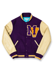 製品画像: アイビー風ヴィンテージウール×PUレザーベースボールジャケット全体画像、クラシックデザイン
詳細画像: 刺繍レタリングとレザー切り替え袖のディテール、ヴィンテージ感のある精緻な作り