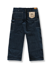 製品画像: ヴィンテージ感が漂う赤耳ナローフィットワークデニムパンツの正面画像。ルーズフィットのクラシックデザインが特徴
詳細画像: 14ozセルビッジデニムとリベットステッチのディテールが強調された画像