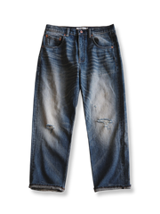 製品画像: 15.5ozのセルビッチ生地を使用した、手作業ヴィンテージウォッシュ加工ダメージデニム正面画像
詳細画像: 手作業で施されたヴィンテージウォッシュ加工のディテールとダメージ部分