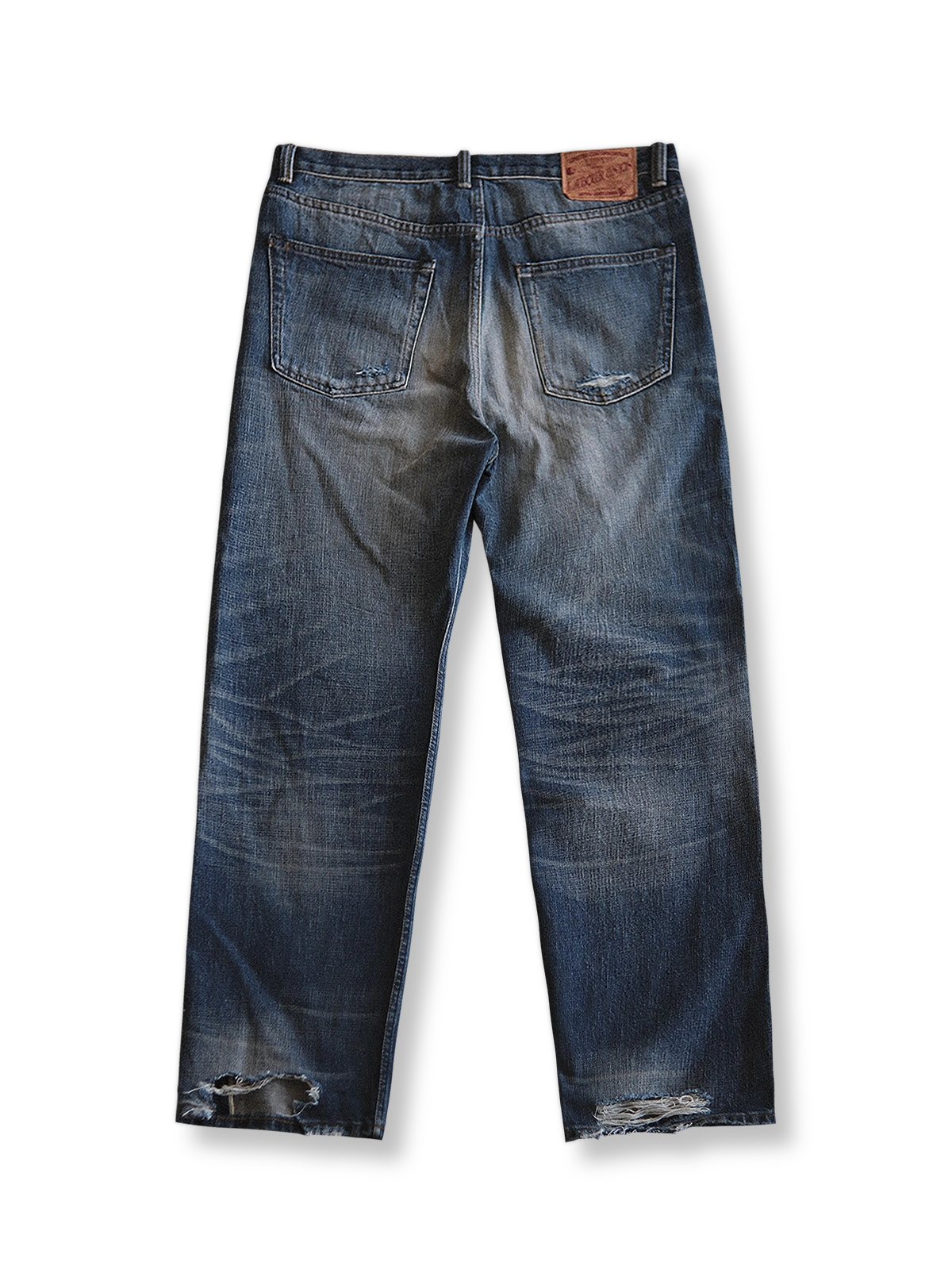 製品画像: 15.5ozのセルビッチ生地を使用した、手作業ヴィンテージウォッシュ加工ダメージデニム正面画像
詳細画像: 手作業で施されたヴィンテージウォッシュ加工のディテールとダメージ部分