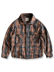 製品画像:
ウォッシュドダメージチェック柄長袖シャツ全体展示。高品質な純コットン生地と酵素洗い加工による自然なヴィンテージ感が引き立てられたチェック柄シャツの全体像。
詳細画像:
ダメージ加工とチェック柄のディテール。手作業で施されたダメージデザインと、チェック柄のテクスチャーが際立つディテール。