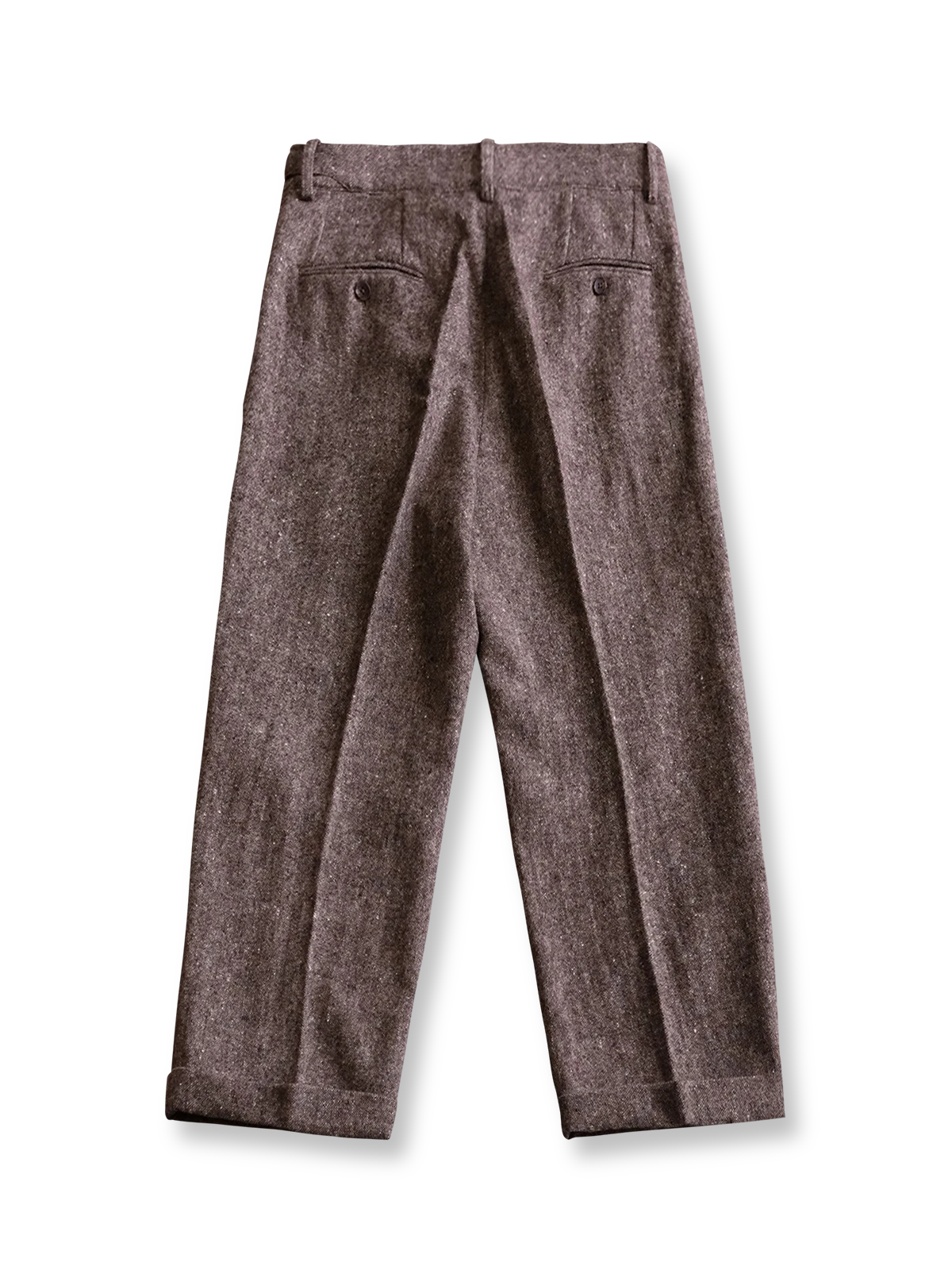 製品画像:
ヴィンテージカラードットウールツイードスラックス全景展示。530g純ウールツイード素材を使用し、1930年代のアメリカンフォーマルスタイルを表現したヴィンテージ感あふれるスラックスの全体像。
詳細画像:
ウールツイード生地とカラードットディテールのクローズアップ。細かなカラードットとテクスチャーが強調され、ヴィンテージスタイルの視覚効果を引き出しているディテール。