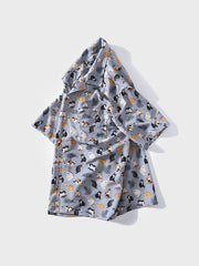 キューバカラーの半袖シャツ、明るく活発な猫のプリント柄。リラックスフィットで、夏のカジュアルな日々に理想的。