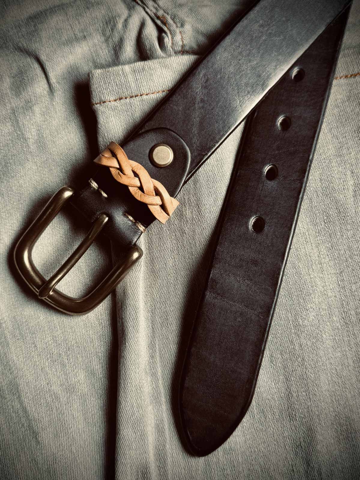 製品画像: ヴィンテージアメリカン手作りレザーベルトの正面図