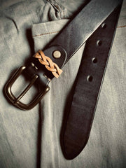 製品画像: ヴィンテージアメリカン手作りレザーベルトの正面図