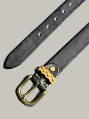 製品画像: ヴィンテージアメリカン手作りレザーベルトの正面図
詳細画像: レザーの質感と真鍮バックルのディテール