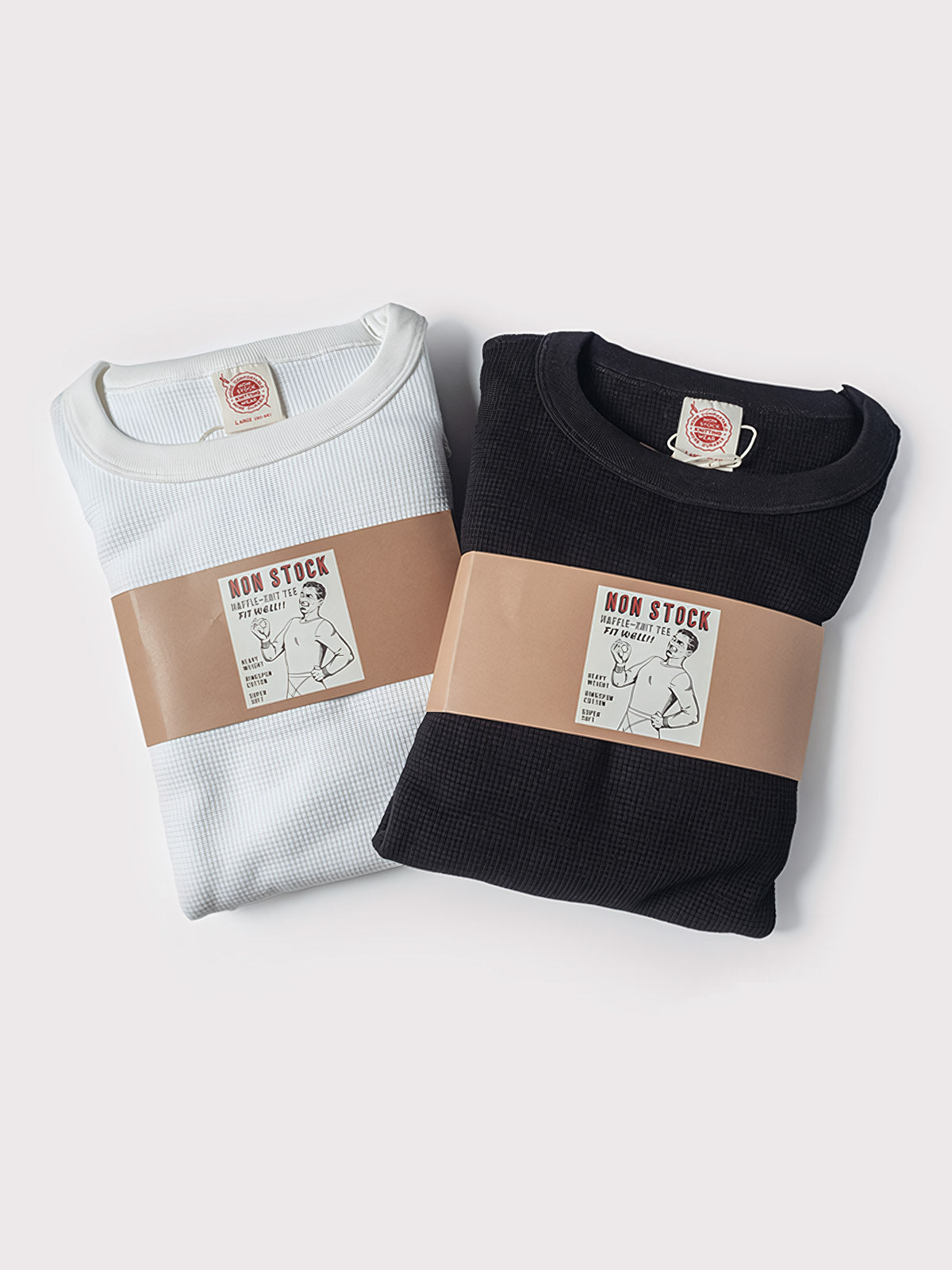 クラシックなワッフル格子模様の長袖Tシャツ、厚手のコットン生地使用、シンプルなクルーネックデザイン。