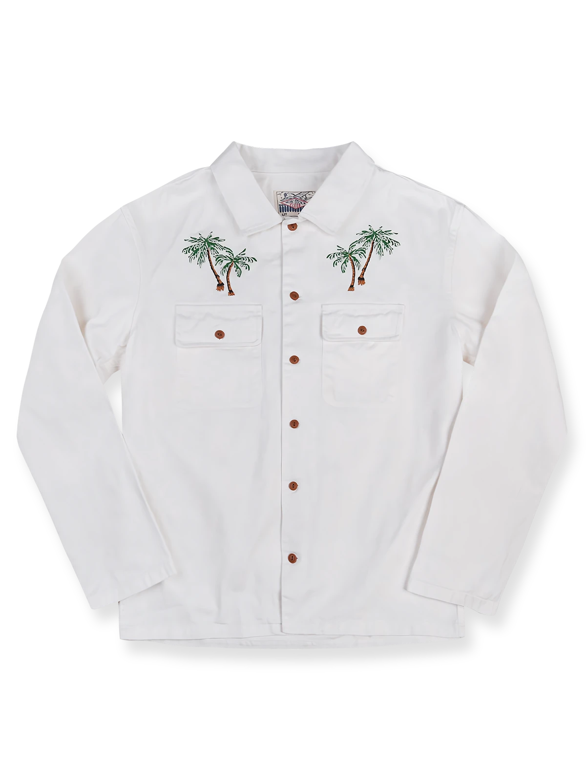 製品画像
「ヴィンテージ刺繍 長袖シャツ全体イメージ。胸元や背中に施されたアメリカンカルチャーを反映した刺繍が特徴のクラシックなデザイン。」

詳細画像
「胸元に描かれたカリフォルニアやハワイを象徴する文化的刺繍ディテールのクローズアップ。イーグルやフラダンスをする女性など、熟練の手作業によるヴィンテージ感あふれる仕上がり。」