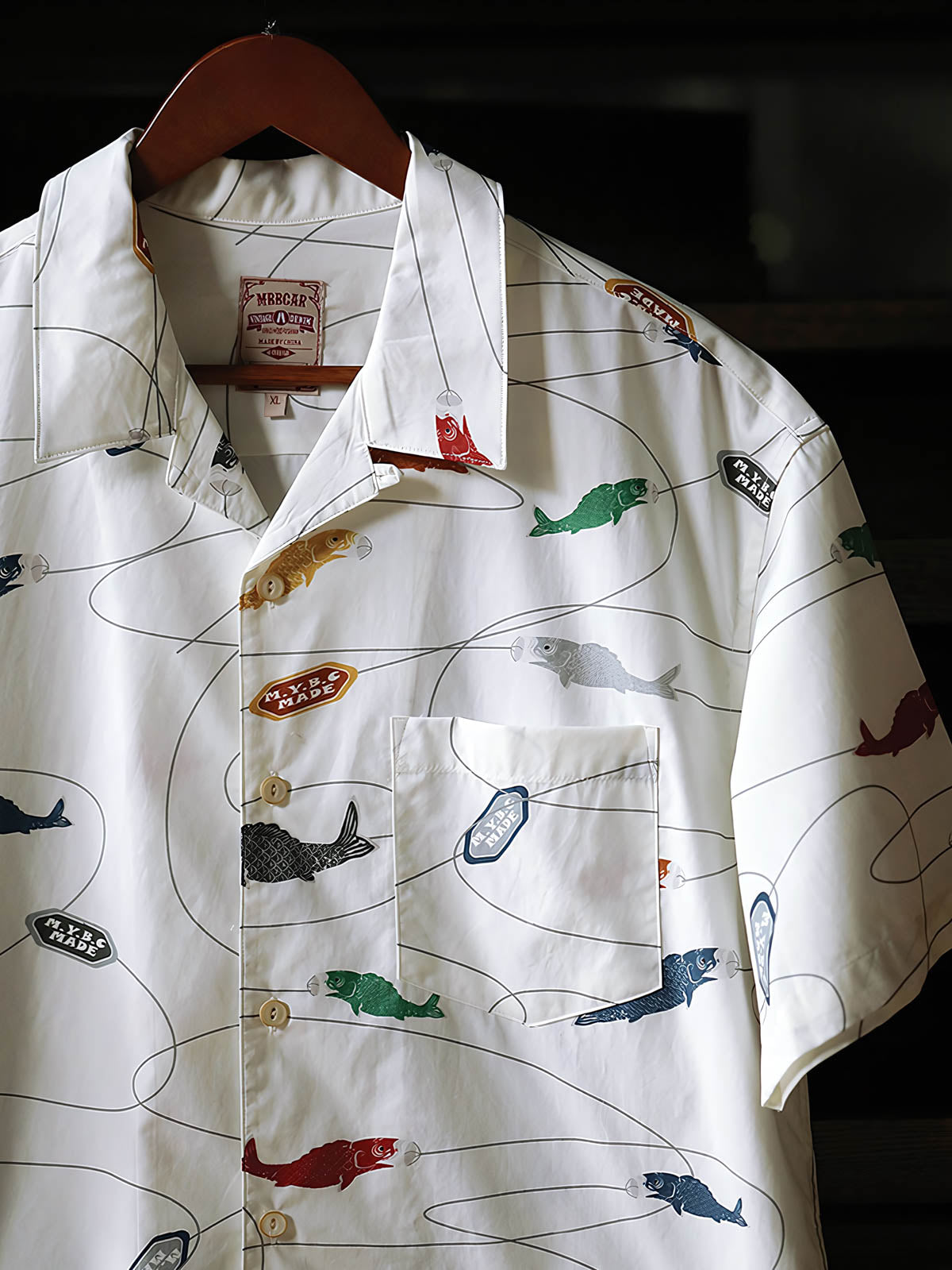 鯉の詳細プリントとキューバンカラーのクローズアップ。