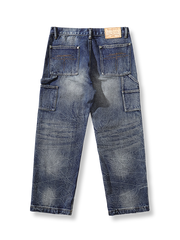 製品画像: 両膝クラッシュウォッシュセルビッジデニムワイドパンツの平置き画像 - ヴィンテージ風のテクスチャーとクラッシュデザイン
詳細画像: デニムパンツの膝クラッシュとウォッシュ加工のディテール - ヴィンテージ風デザイン