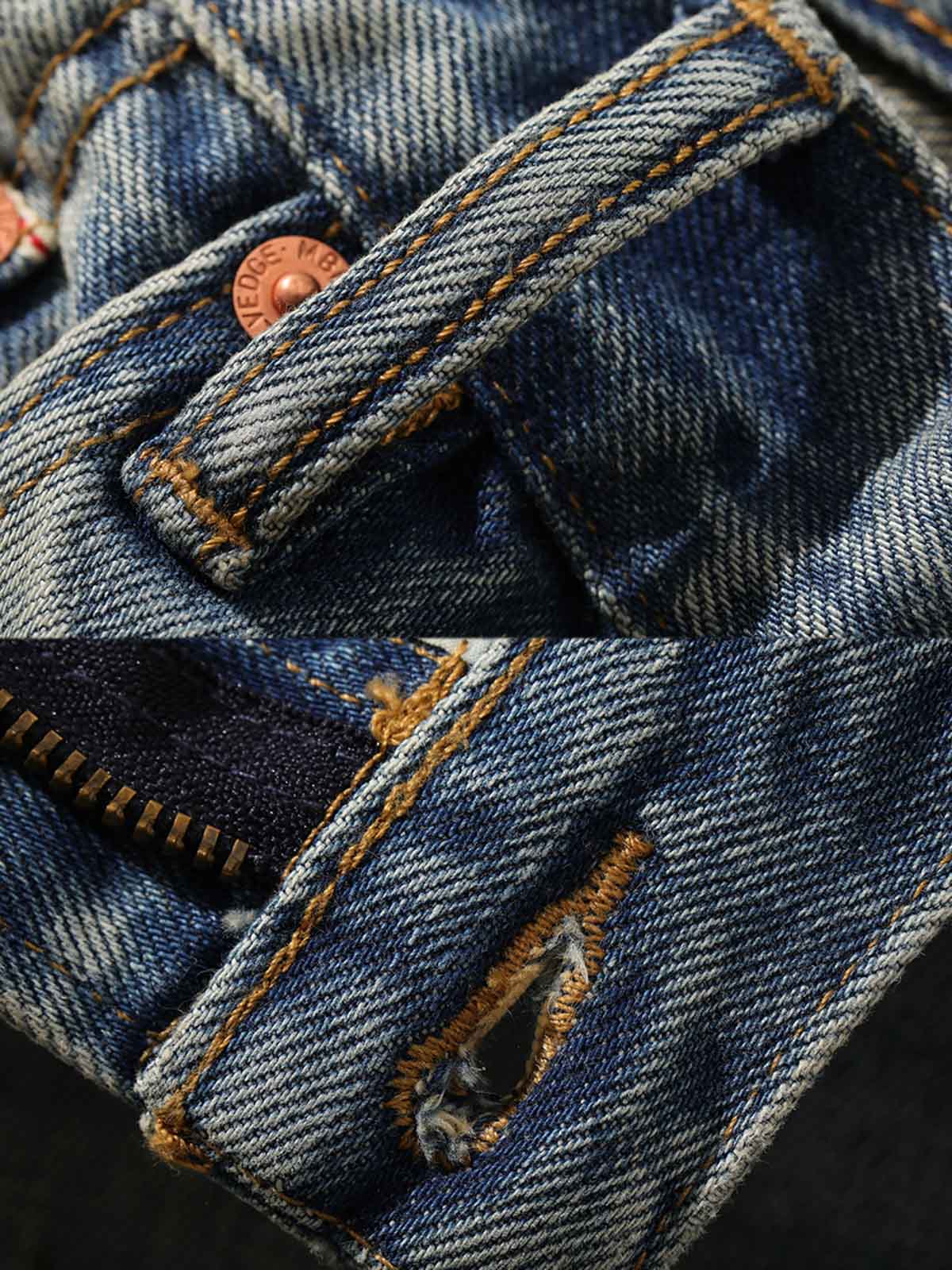 フレアパンツの三角形切り替えデザインとダメージ加工のディテール