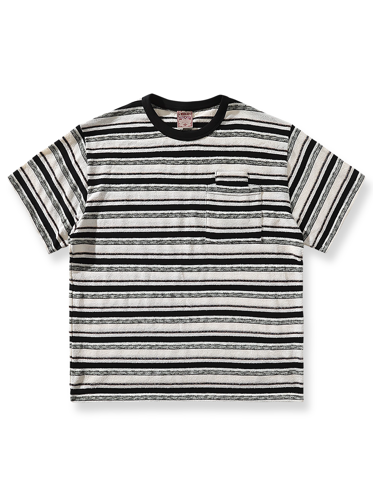 ゆったりとしたフィット感のブラック＆ホワイト・ストライプ・ダブルポケット・ショートスリーブTシャツの全景