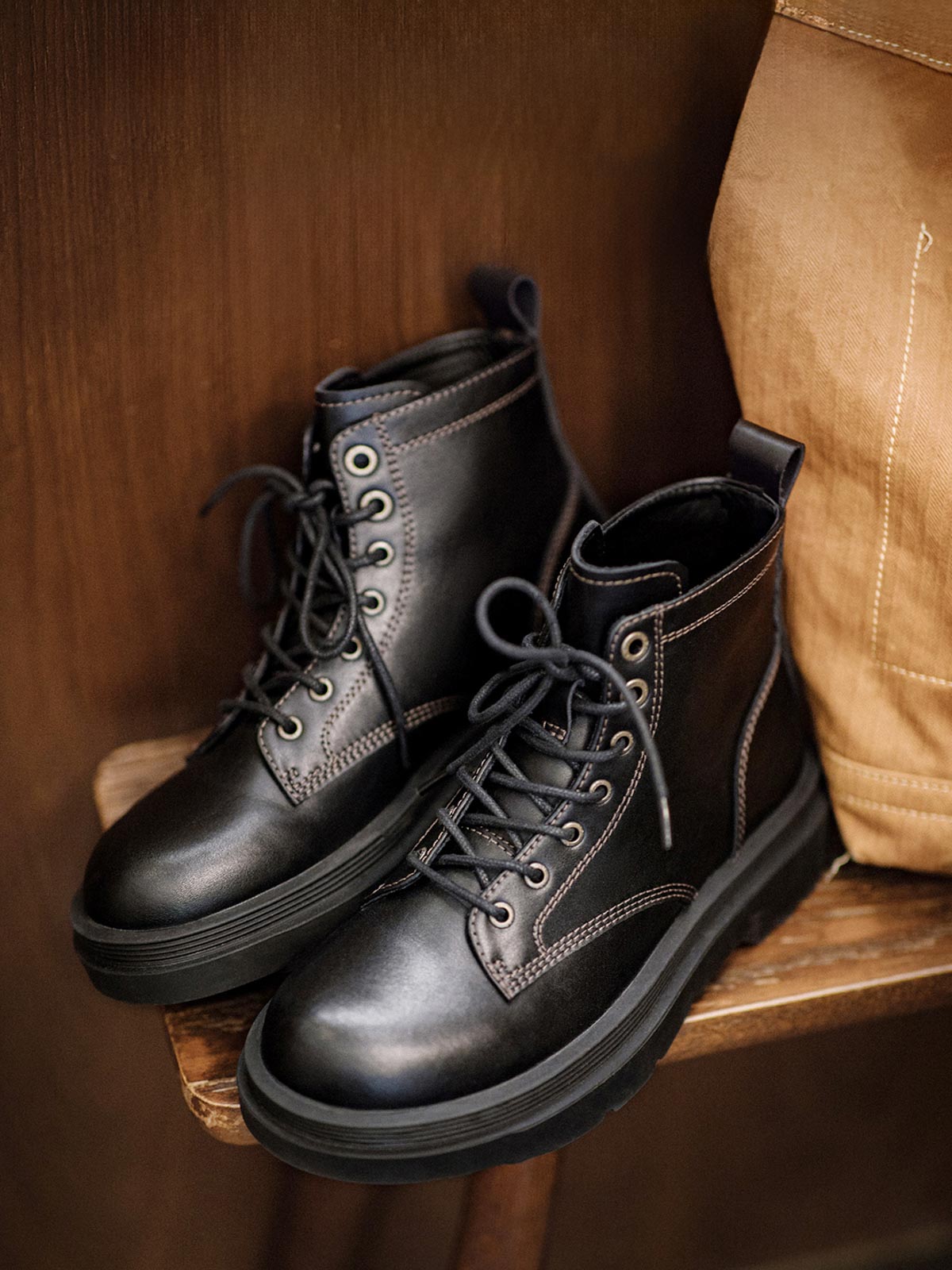 ヴィンテージ ミドルヒール ワークブーツの全体像
