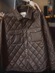 合成皮革と菱形キルティングディテールのクローズアップ