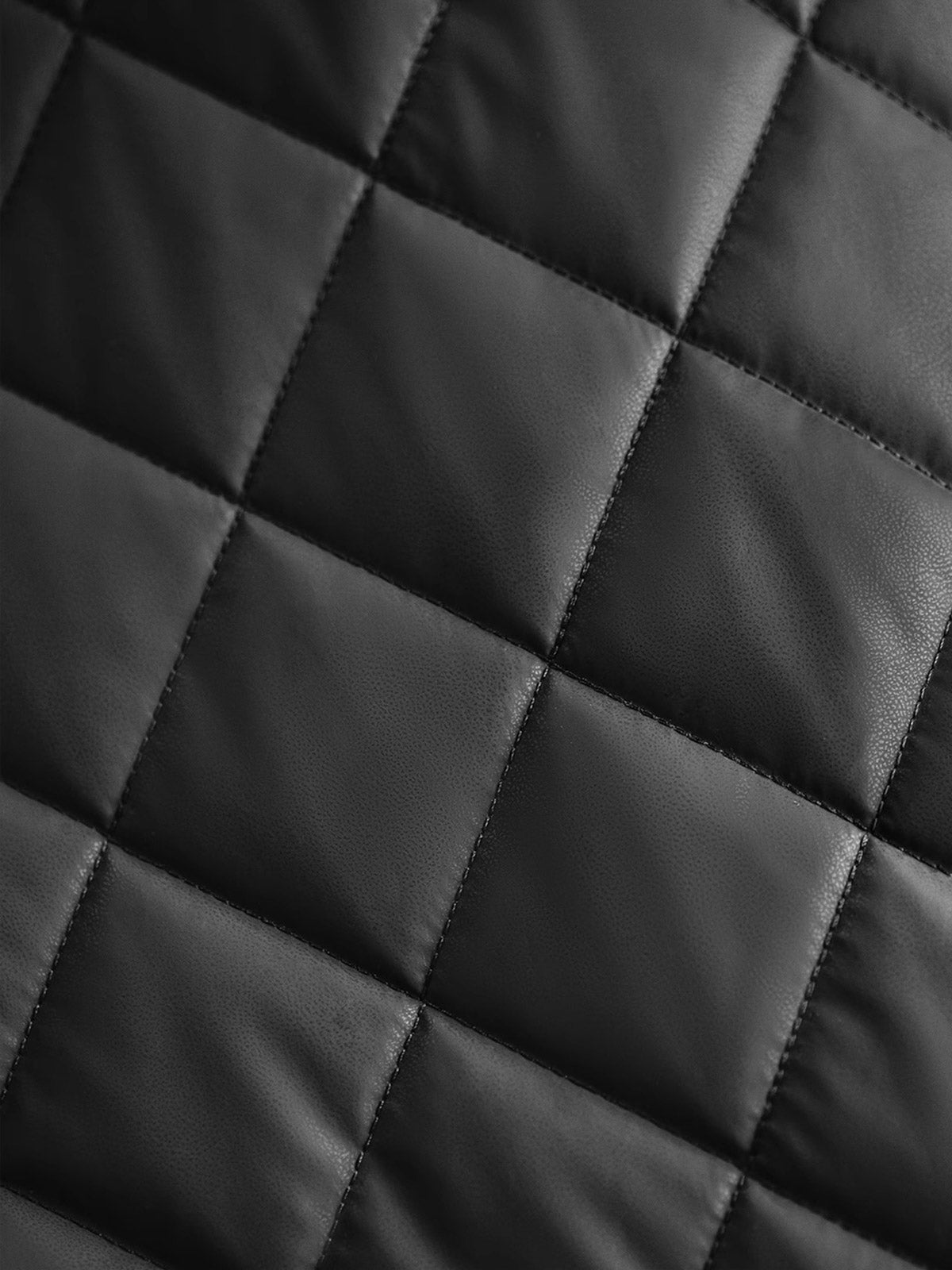 合成皮革と菱形キルティングディテールのクローズアップ