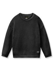 製品画像: ヴィンテージ風の重厚な厚手テクスチャーニットセーター全体像。1000g以上の重量感で、立体的な編み目が施され、冬に適した温かみと存在感が際立つデザイン。

詳細画像: ニットの編み目が立体的に見えるディテール画像。粗い糸で編まれた質感が、ヴィンテージ調の雰囲気を引き出し、耐久性の高さと毛玉の付きにくさを表現。