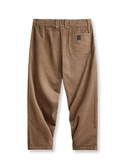 製品画像: ヴィンテージ風多ポケットコーデュロイカジュアルパンツ全体表示。11ウェールコーデュロイとレイヤード感が特徴で、秋冬スタイルに適したデザイン。

詳細画像: 木目調ボタンや多ポケットデザインのディテール表示。アンティーク風のメタルタグや異なるベルトループの幅がアクセント。