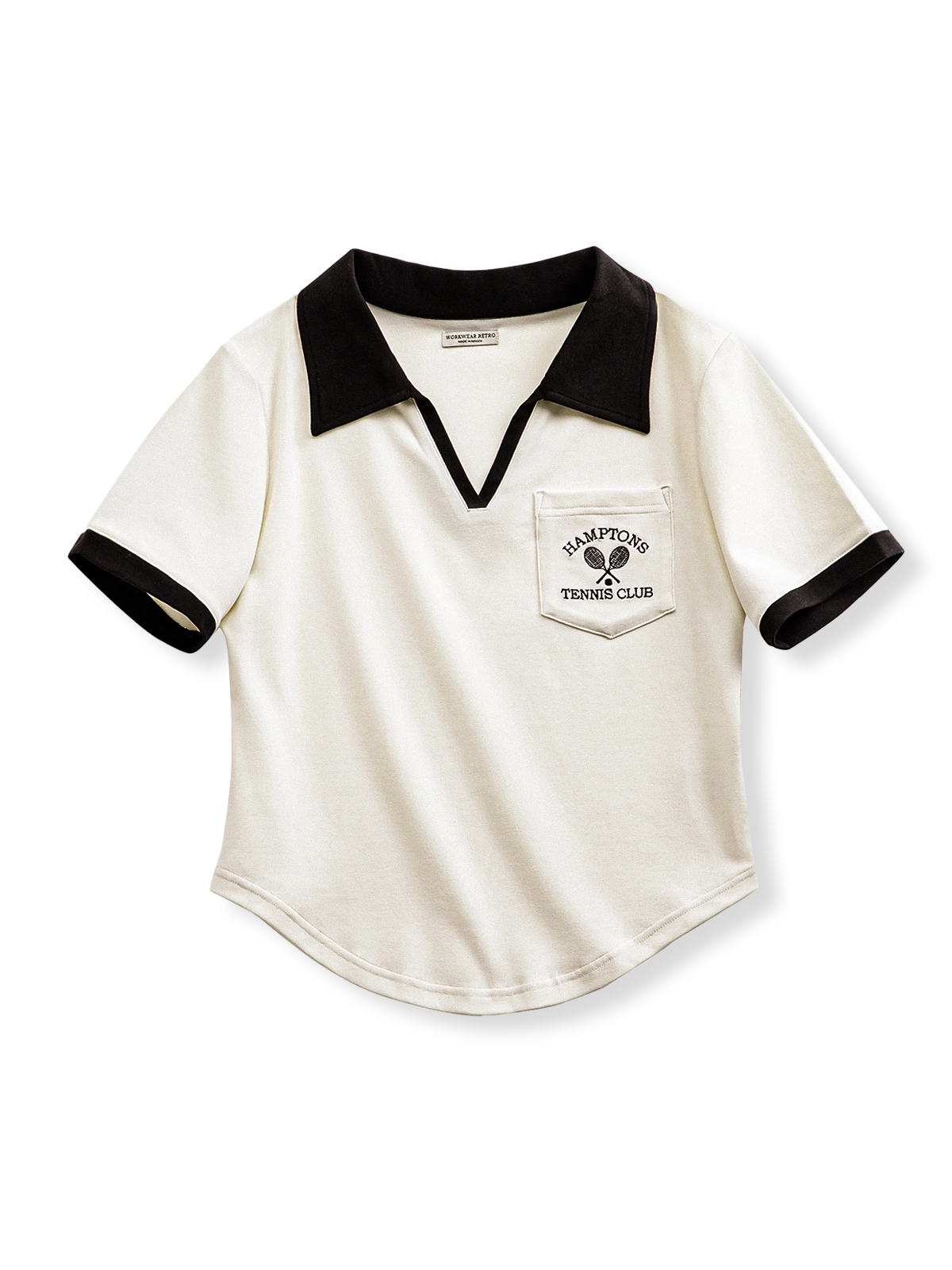 レトロスタイルのブラック＆ホワイトVネックポロシャツの正面ビュー。