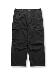 製品画像
ウォッシュドクラッシュ加工カーゴパンツ、ヴィンテージ感のあるクラッシュデザイン、精緻な水洗い加工で柔らかな生地感、カジュアルでストリート感を強調、実用的な大きなポケットがアクセント

詳細画像
ウォッシュドクラッシュ加工によるヴィンテージスタイル、柔らかなコットン生地、シンプルなストレートカットシルエット、大きなポケットが特徴的で実用性が高い、リラックスしたカジュアルスタイルに最適