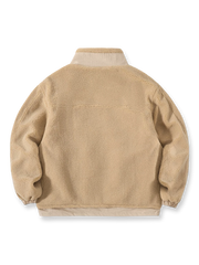 製品画像
"ラムスキン カラーブロック ハイネック 中綿ジャケット、フェイクレイヤーデザインを採用したダブルジップデザイン、軽量で暖かく、視覚的に重ね着感を演出しながら実用性を兼ね備えたジャケット"

詳細画像
"ラムスキンカラーブロックジャケット、ダブルジップとハイネックデザインで暖かさとスタイリッシュさを両立、フェイクレイヤーデザインと大容量ポケットで機能性を高めた精緻なディテール"