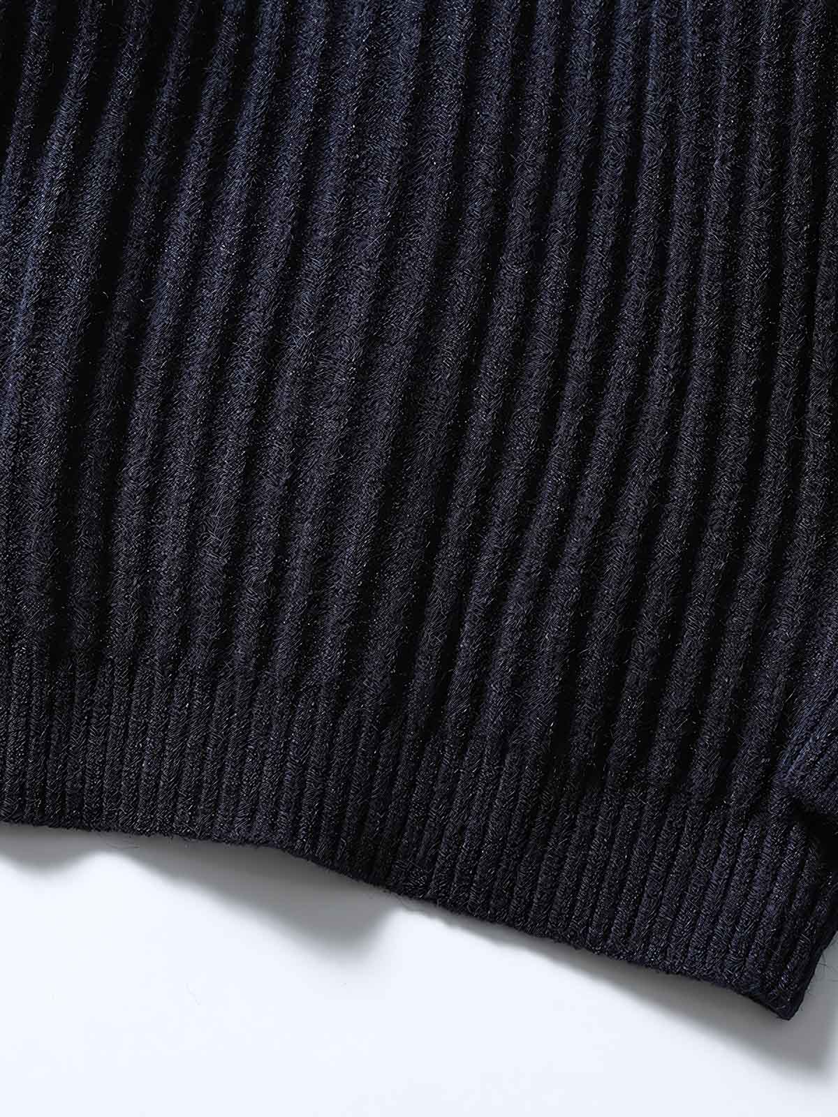 製品画像
"ストライプ ニット編み カーディガン、リブ編みの裾デザインでフィット感を向上させ、精緻なストライプ編みが視覚的にスタイルを引き立てるカーディガン、柔らかく伸縮性のあるニット素材"

詳細画像
"ストライプ編みが特徴的なニットカーディガン、リブ編みの裾デザインで着心地とフィット感を向上、柔らかなニット素材で暖かさと伸縮性を提供、ネイビーとコーヒー色の2色展開"