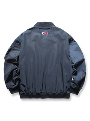 製品画像
"改良型カラーMA-1フライトジャケット、クラシックなMA-1デザインに新しいカラーリングを採用、メタルジッパーと多機能ポケットで実用性アップ、快適なシルエットで日常のカジュアルスタイルから特別なシーンまで活躍"

詳細画像
"改良型カラーMA-1フライトジャケット、個性的なカラーバリエーション、メタルジッパーと多機能ポケットデザイン、改良されたシルエットが快適な着心地を提供"