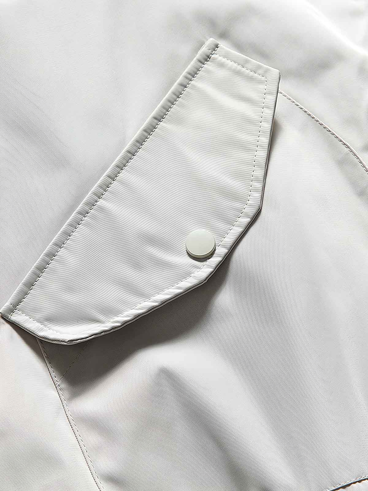 製品画像
"改良型カラーMA-1フライトジャケット、クラシックなMA-1デザインに新しいカラーリングを採用、メタルジッパーと多機能ポケットで実用性アップ、快適なシルエットで日常のカジュアルスタイルから特別なシーンまで活躍"

詳細画像
"改良型カラーMA-1フライトジャケット、個性的なカラーバリエーション、メタルジッパーと多機能ポケットデザイン、改良されたシルエットが快適な着心地を提供"