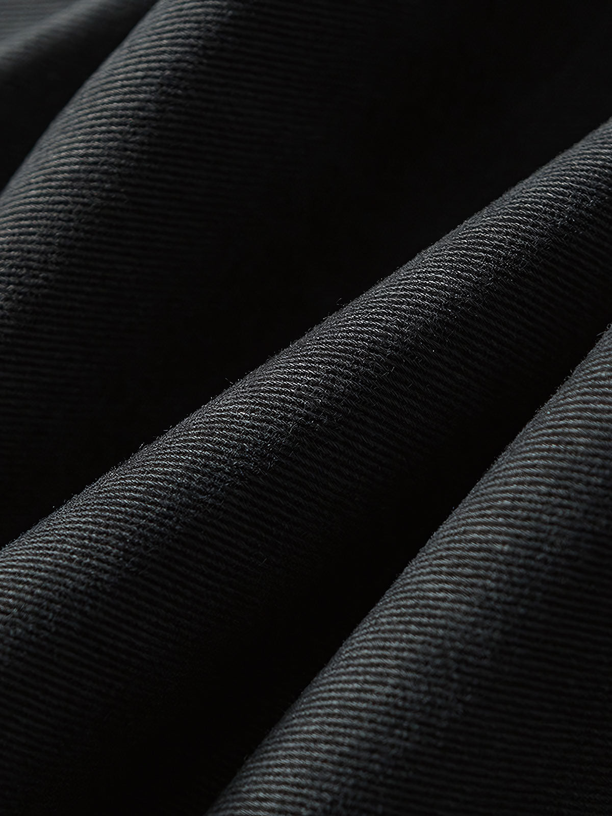 製品画像: ヴィンテージ風ウォッシュ加工の大型ポケット付きアメカジワークパンツ、100%コットン素材で快適な履き心地を提供し、脚を長く見せる効果が期待できる全体イメージ
詳細画像: アメカジスタイルのワークパンツに施された自然な色落ちと大型ポケットのディテール、耐久性のある縫製が特徴