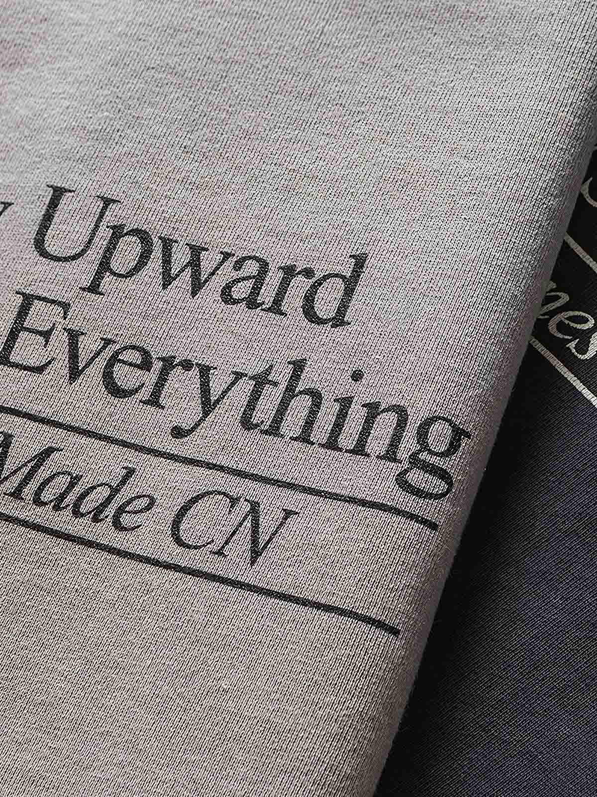 製品画像: ヴィンテージ風ダメージ加工とトレンドプリントが特徴のコットン100%ルーズフィットパーカー、ストリートスタイルに最適なフロント平置き画像
詳細画像: ダメージ加工とプリントデザインのディテール特写、カジュアルなスタイリングにおすすめ