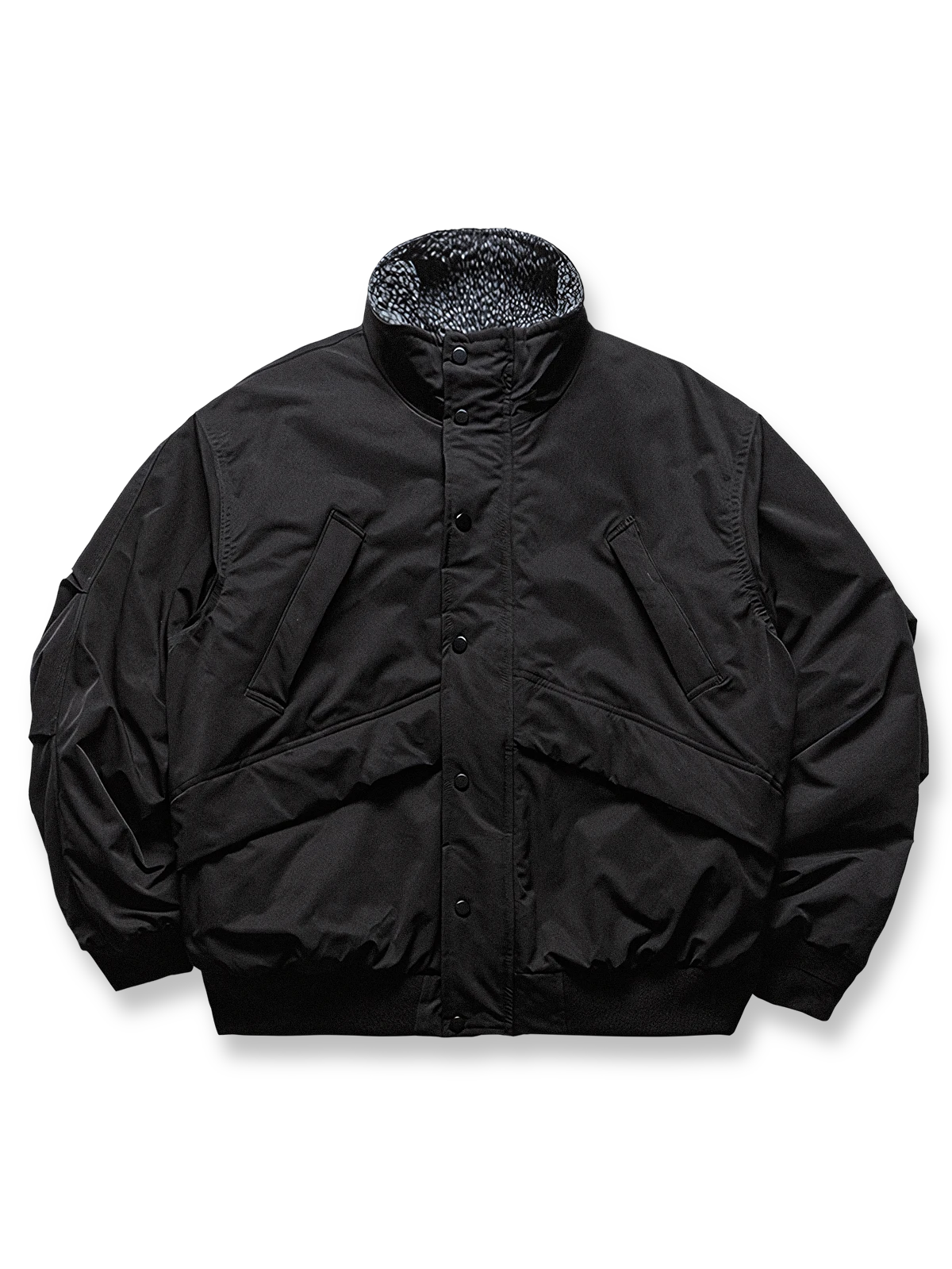 製品画像
"ラムファー フライトジャケット 厚手、スタンドカラーとラムファー裏地で暖かさを提供、ダブルインサートポケットが実用性を高め、レトロなフライトジャケットデザイン"

詳細画像
"ラムファー フライトジャケットのディテール、スタンドカラーで寒さから守り、ラムファー素材が柔らかく優れた保温性を提供、ダブルインサートポケットとレトロな飛行士スタイルの留め具デザイン"