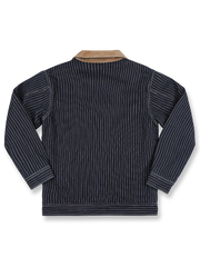 製品画像
「無地デニムとストライプデニムの2種類から選べるコーデュロイ襟付き多ポケットデニムジャケット全体像。クラシックなレトロデザインが特徴」

詳細画像
「コーデュロイ襟とウール混紡チェック柄裏地、金属パーツのブラス素材ディテールをクローズアップ。高い保温性とクラフトマンシップが光るデザイン」
