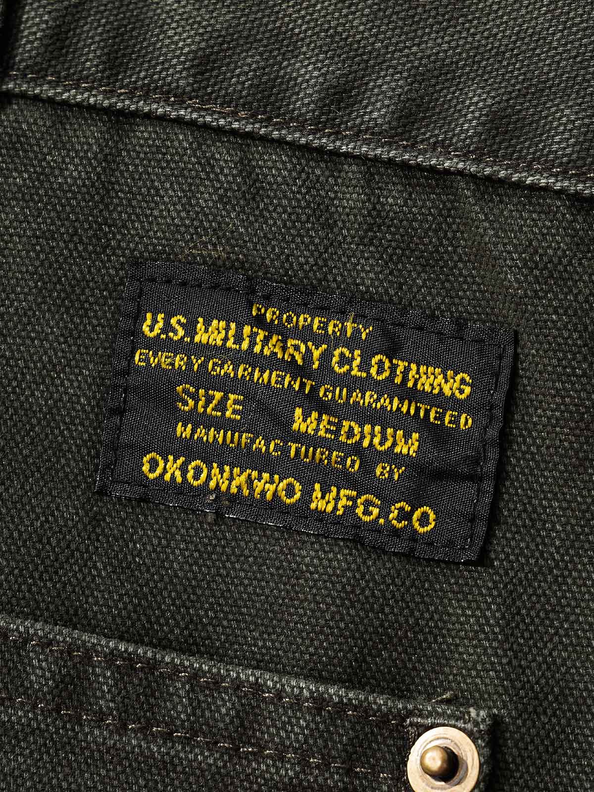 製品画像: 4色展開のWabashストライプロガーパンツ。クラシックなWabashストライプデザインと高耐久性の12oz帆布素材を使用し、アウトドアや作業シーンに最適な実用的でスタイリッシュなアイテム。

詳細画像: Wabashストライプの独特なドット柄と、膝部分の強化布ディテール。耐摩耗性に優れ、長時間の使用にも耐えるデザイン。