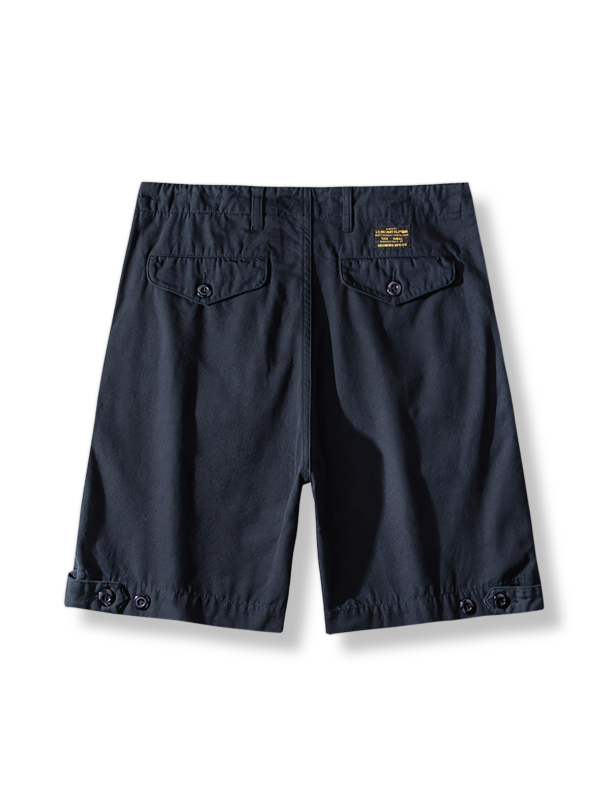 ソフトキャンバス素材と多ポケットデザインのディテール展示