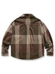 製品画像：
クラシックなチェック柄デザインの多ポケットワークシャツ。快適で柔らかな着心地に加え、実用性と装飾性を兼ね備えた独特なデザイン。チャイナボタンで、東洋的な味わいとレトロな魅力をプラス。

詳細画像：
チェック柄と多ポケットデザインが特徴のワークシャツ。中厚の生地で、ゆったりとしたシルエットがさまざまな体型にフィット。チャイナボタンによって日常的な着脱が容易で、伝統的な美学と現代的な機能性が融合。