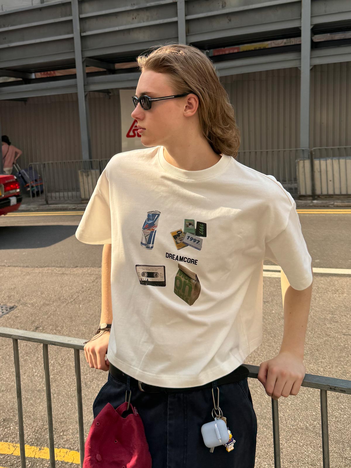 詳細画像: クロップドTシャツの柄デザインのディテール