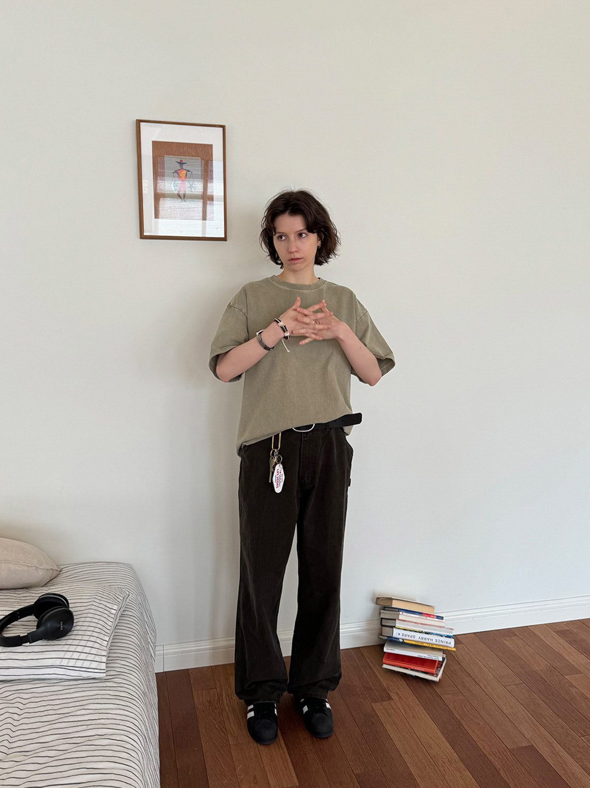 モデルが着用したヴィンテージ風ストレートパラトルーパーカーゴパンツ