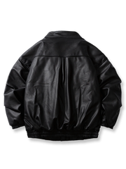 製品画像
"スタンドカラー厚手ライダースジャケット、クラシックなライダースデザインにモダンな要素を融合、内側に厚手の中綿を使用し、PUレザー外層に繊細なシボ加工が施された高級感のあるジャケット"

詳細画像
"スタンドカラー厚手ライダースジャケット、立体的なポケットと金属ジッパーのディテール、寒い季節にも最適な保温性と防風性を提供、上品なシボ加工で耐久性も抜群"