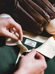 ダークグリーン色 刺繍ポロシャツ