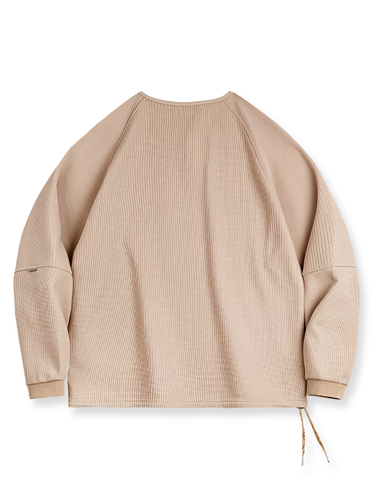 製品画像
立体感のあるワッフル編み素材を採用したヘンリーネックシャツの全体画像。ヴィンテージ感あふれるY字型ボタン付きデザインが特徴で、日常のカジュアルコーデやレイヤードスタイルにも最適。

詳細画像
幾何学模様のワッフル編みテクスチャー、袖口のリブディテール、裾のドローストリングデザインを強調したクローズアップ画像。ラグランスリーブと切り替えデザインが動きと立体感を演出。