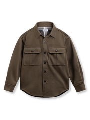 製品画像: 400gのスターリースカイウール混素材を使用したクラシックでモダンな長袖シャツ全体の外観。
詳細画像: フラップ付きダブルポケットやレーザー加工木製ボタン、袖口の直角スリットデザインをクローズアップ。