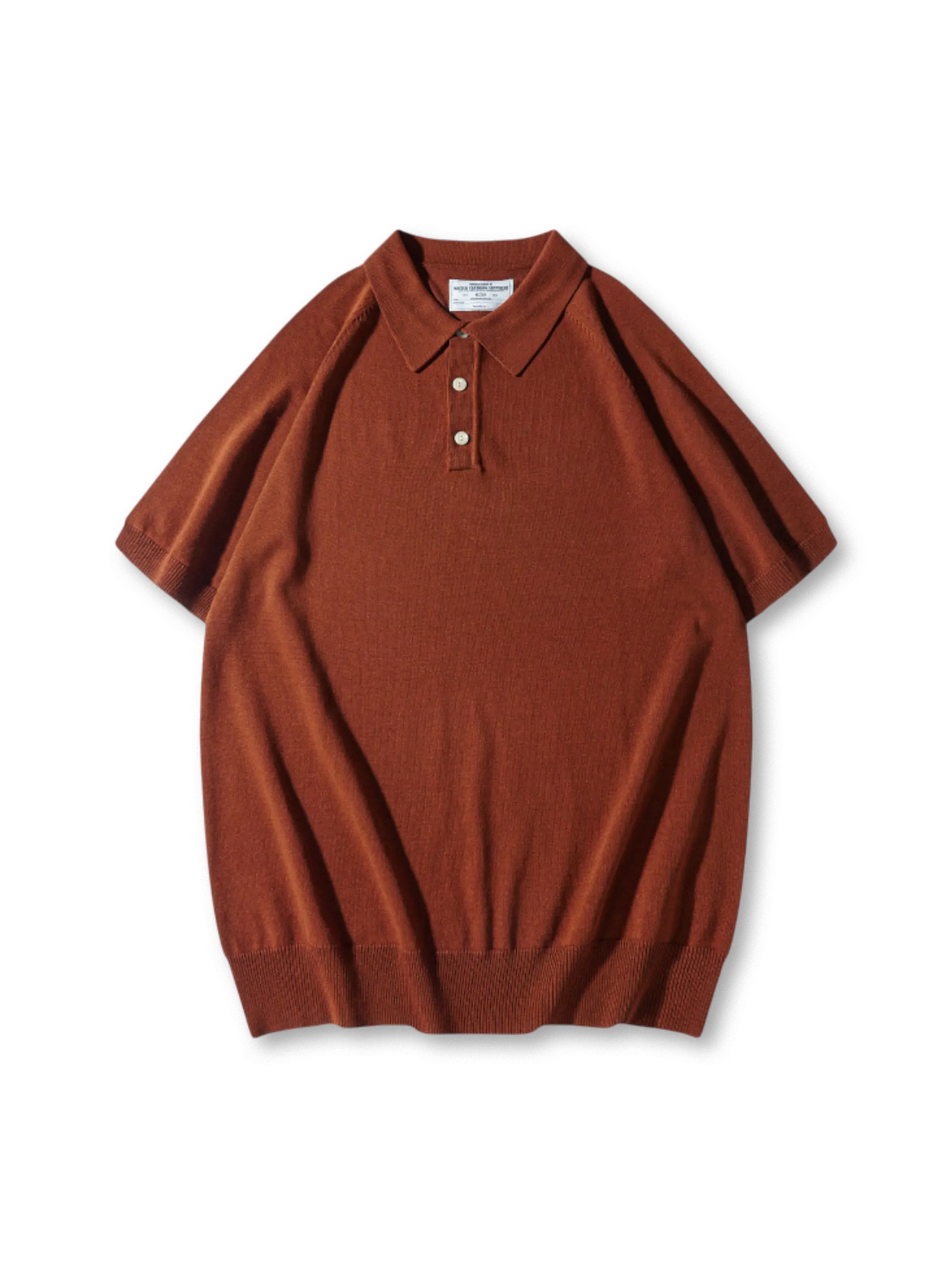 リブ編みの凹凸と七つ穴襟のディテールクローズアップ
