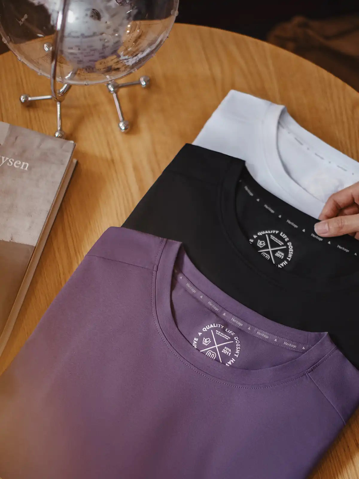 ラグランスリーブと無感印標のディテール