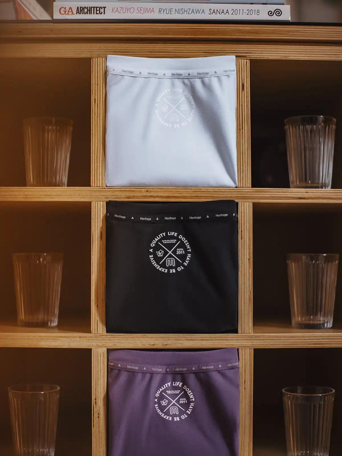 ラグランスリーブと無感印標のディテール