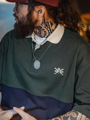 上下ツートンカラーと白襟が特徴のポロシャツ全体。胸に「HOME RUN」のロゴ刺繍が見える